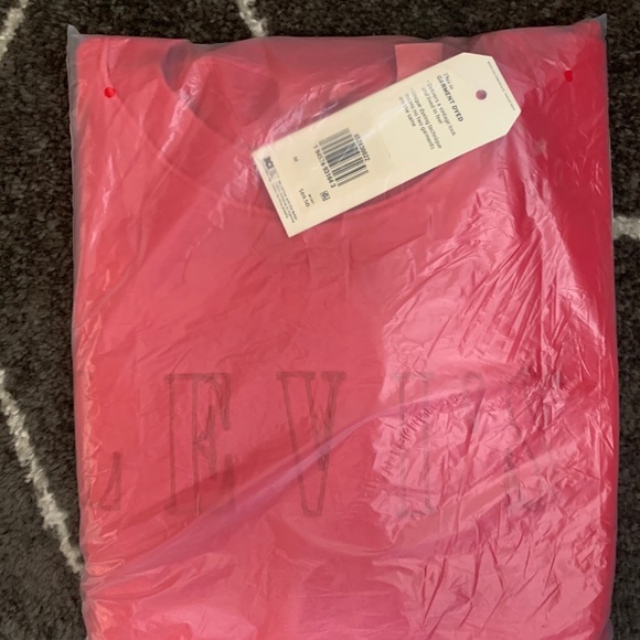 Levi’s Red Crew Neck - Picture 2 of 2